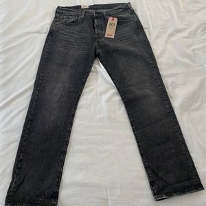 Men’s 501 original Levis.Straight leg.Button fly detail.31x30 stretch.